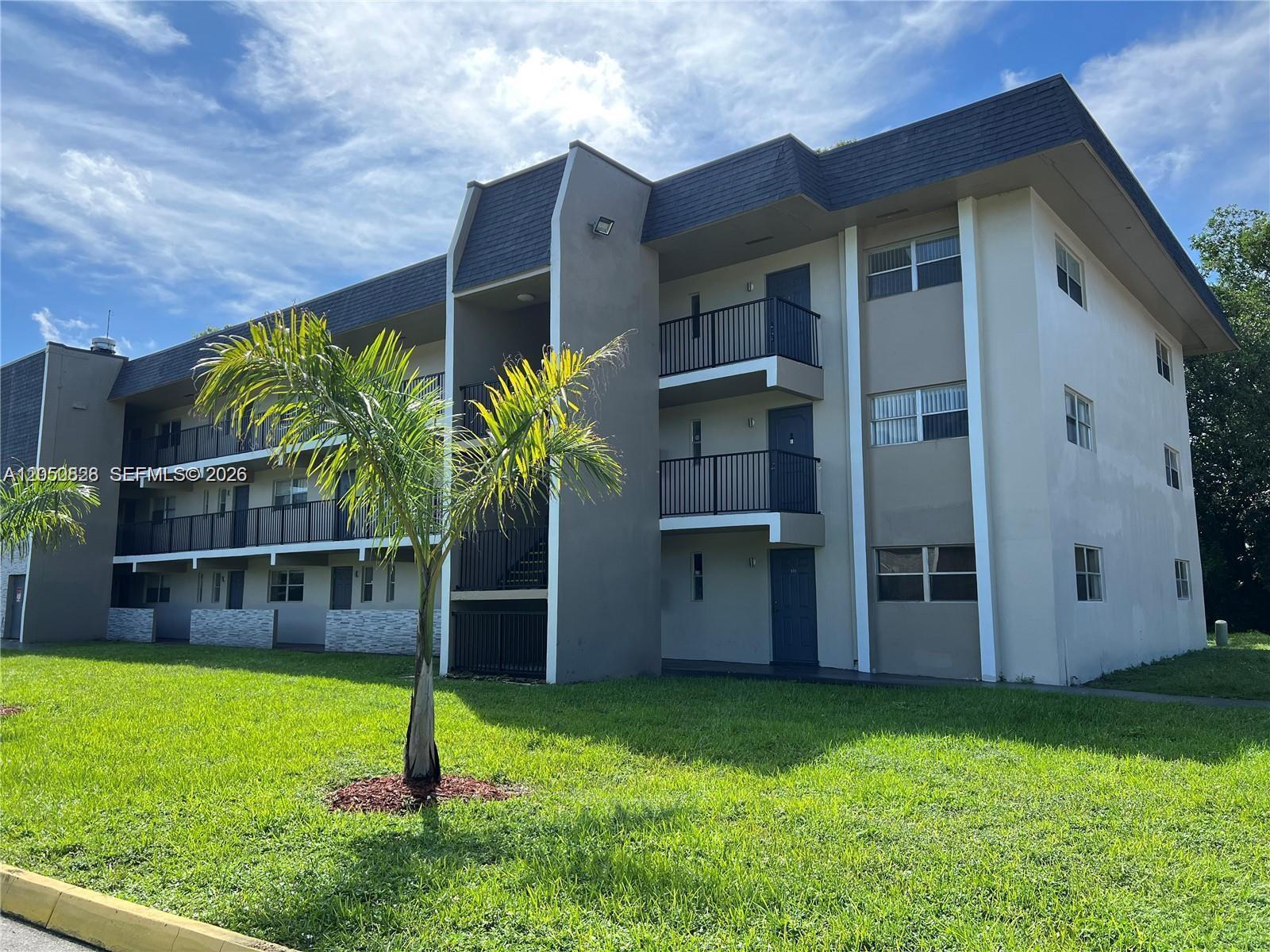 8000 Fairview Dr # 301, Tamarac FL 33321
