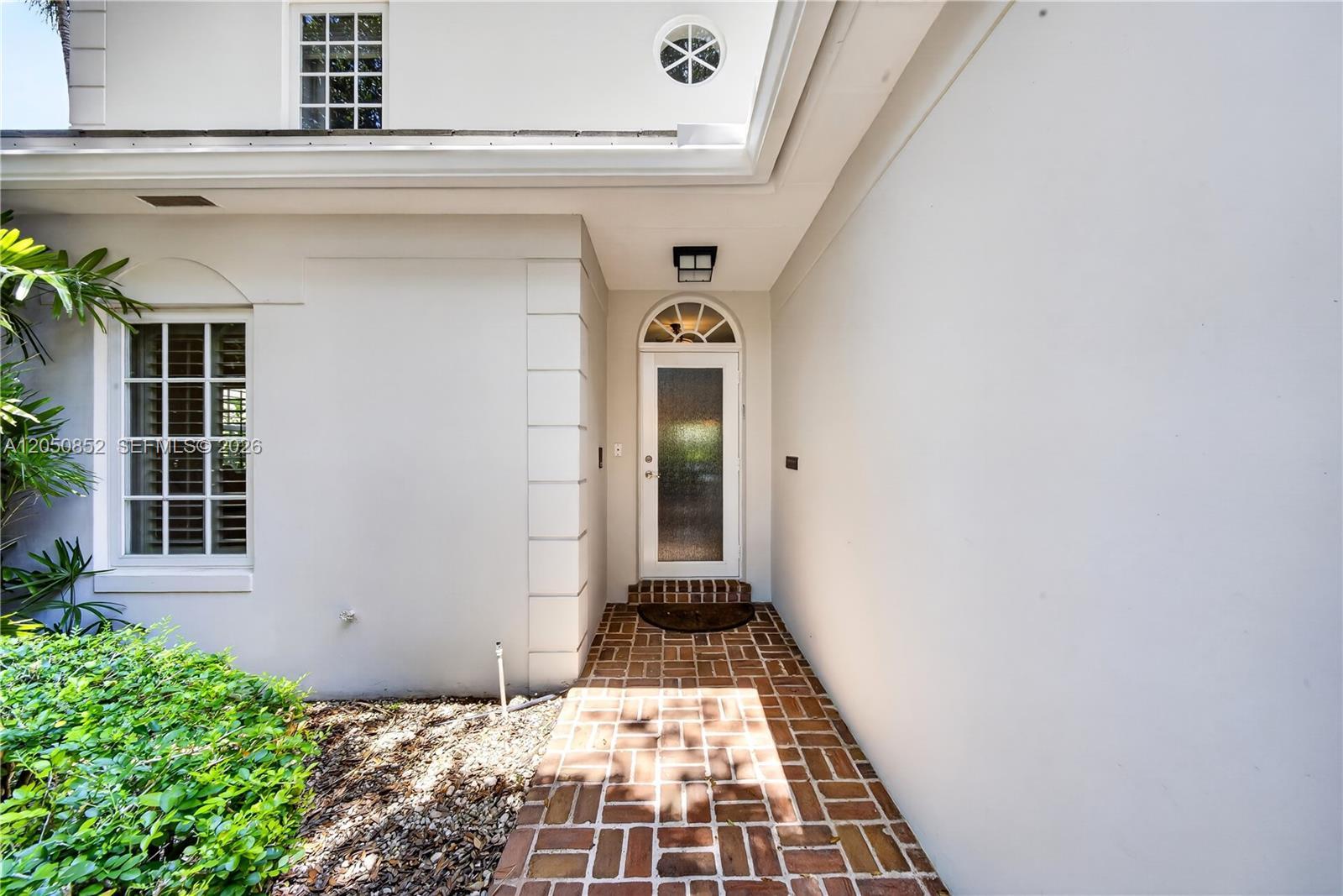 4820 Campo Sano Ct, Coral Gables FL 33146 photo 2