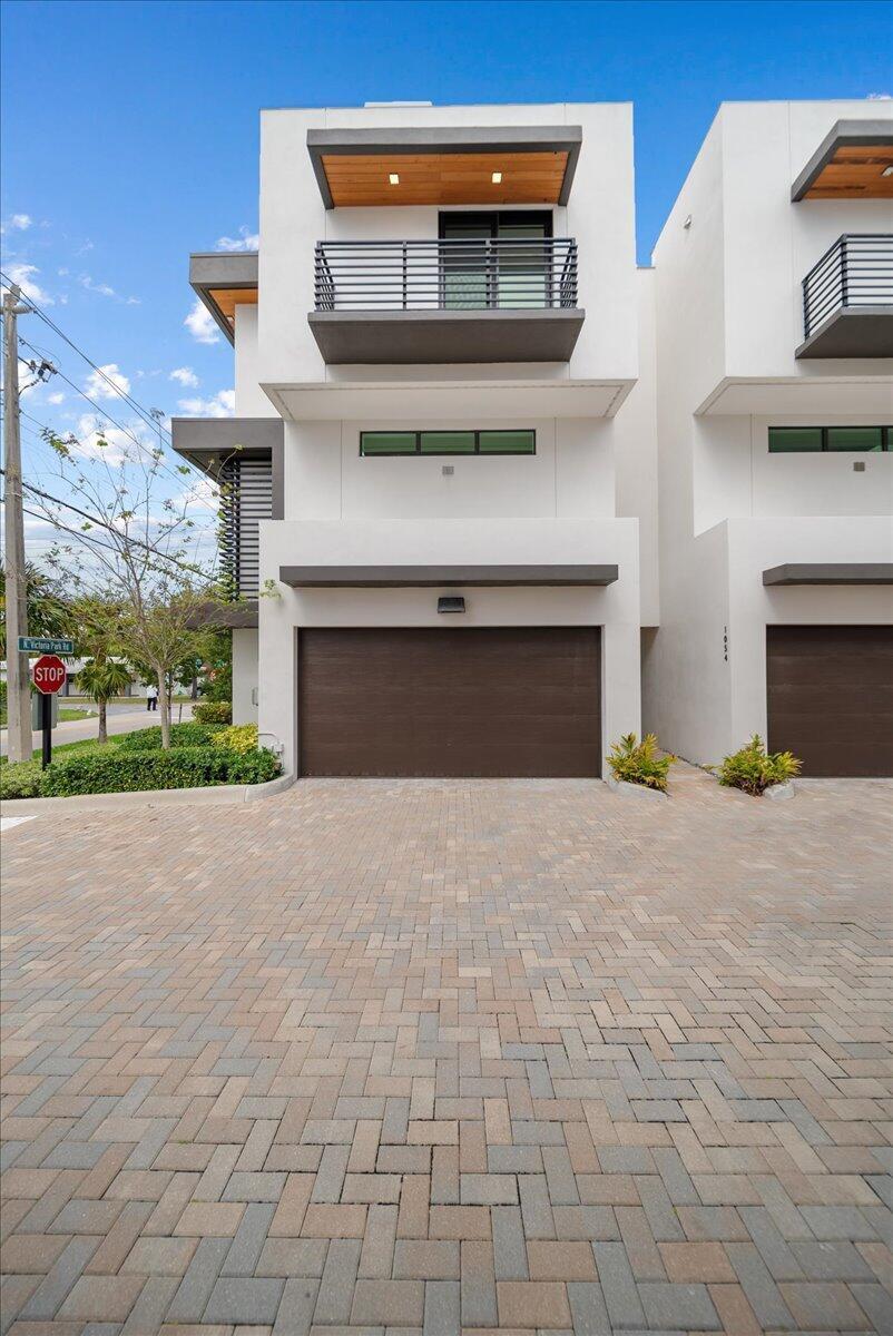1052 N Victoria Park Road, Fort Lauderdale FL 33304 photo 2
