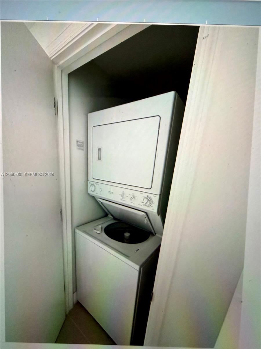 500 Brickell Ave # 2003, Miami FL 33131 photo 4