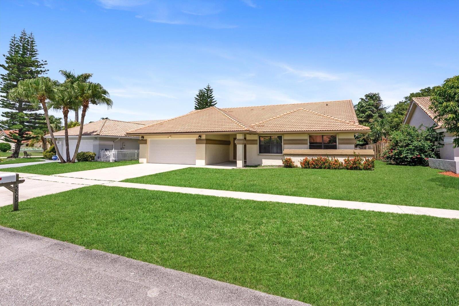 5809 Sun Pointe Circle, Boynton Beach FL 33437