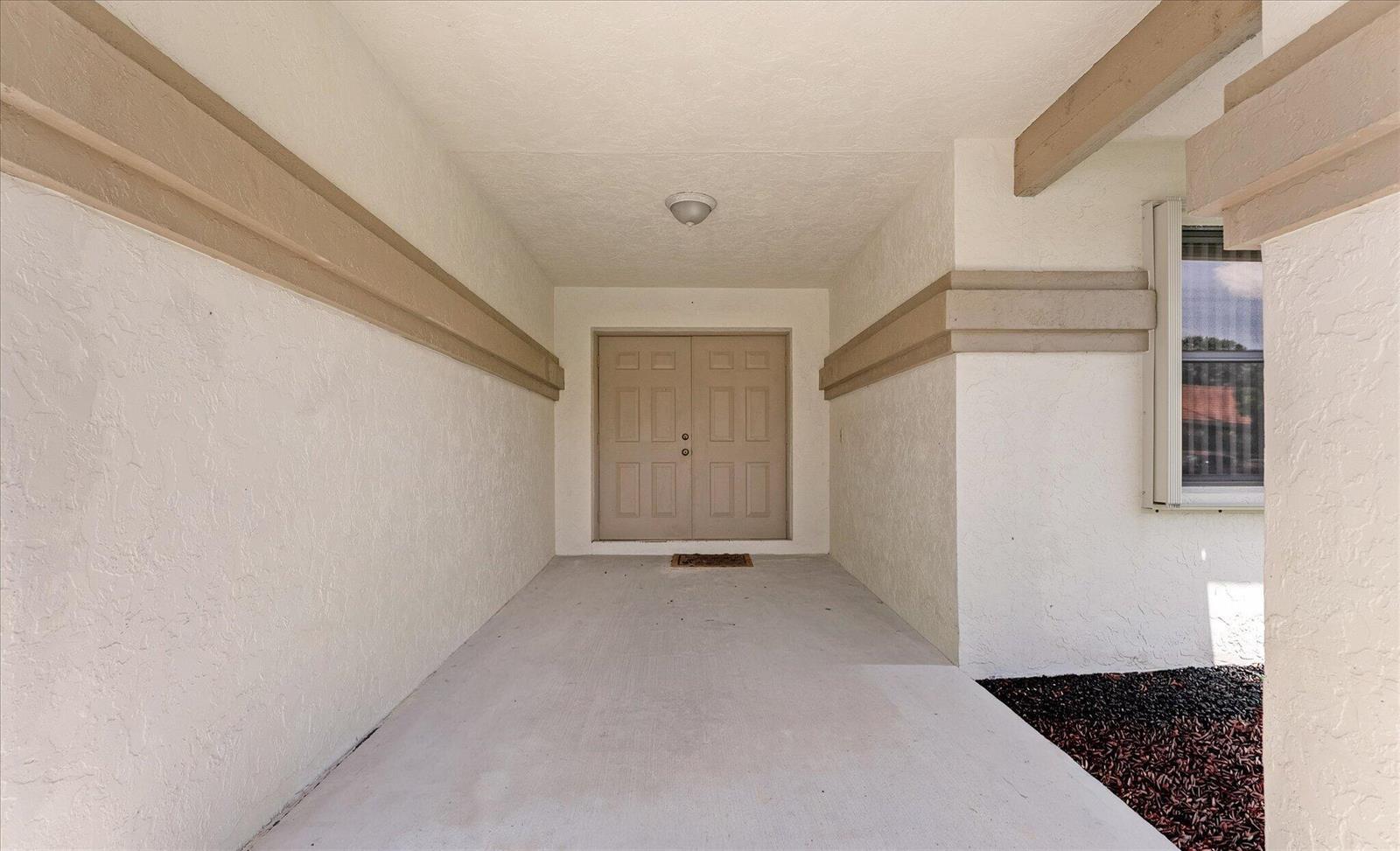5809 Sun Pointe Circle, Boynton Beach FL 33437 photo 4