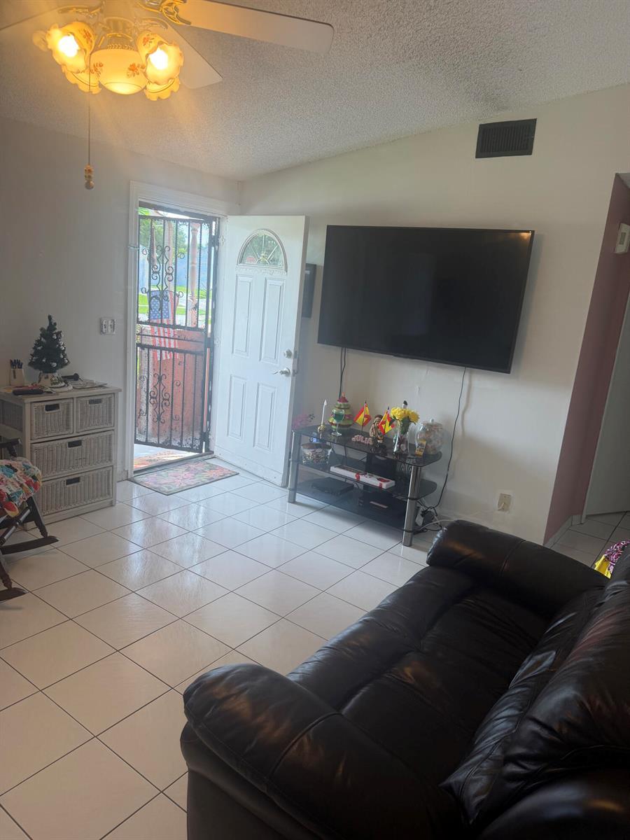 1304 Donwoods Lane, Royal Palm Beach FL 33411 photo 2
