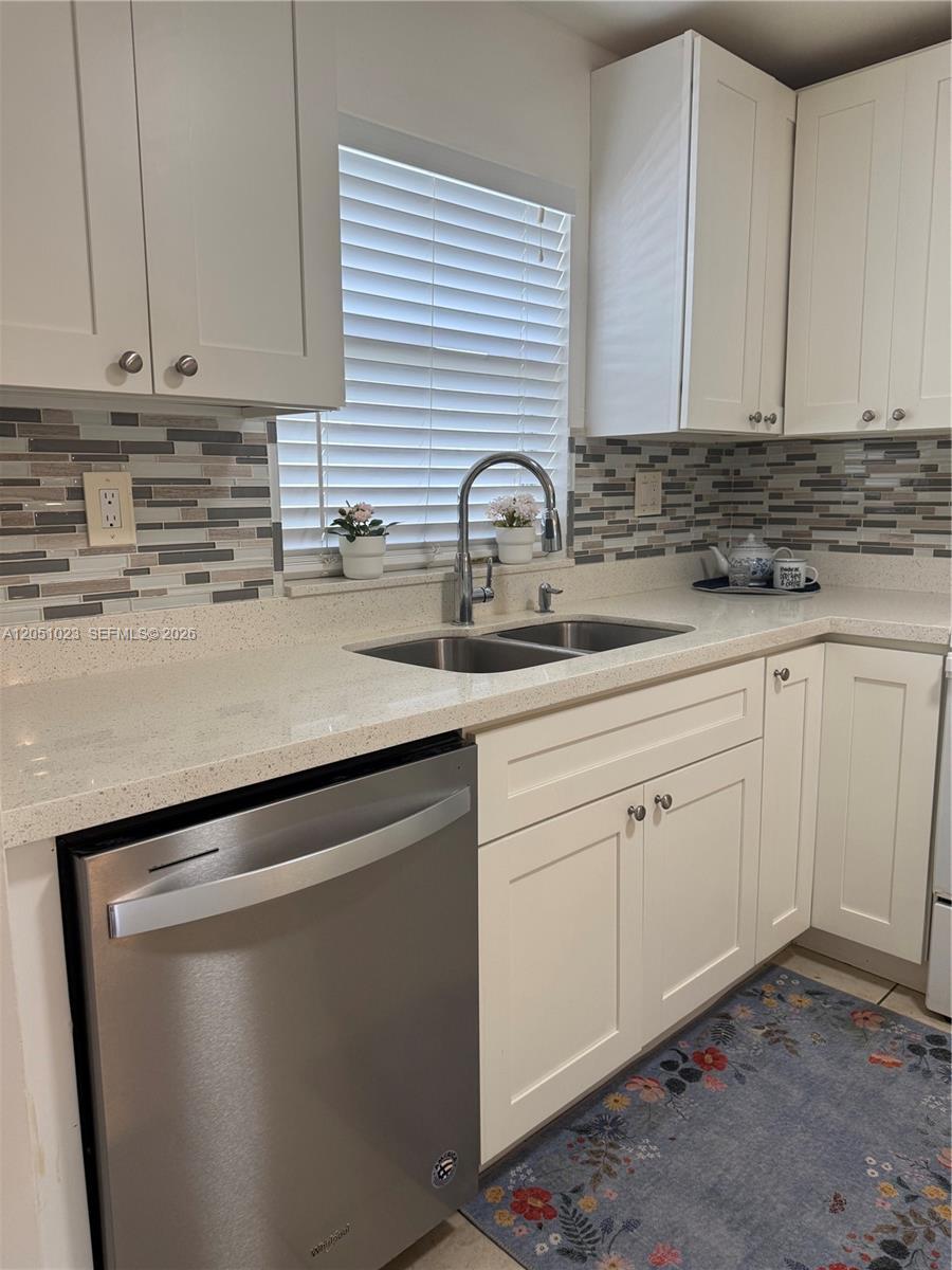 9540 Sunrise Lakes Blvd # 208, Sunrise FL 33322 photo 2