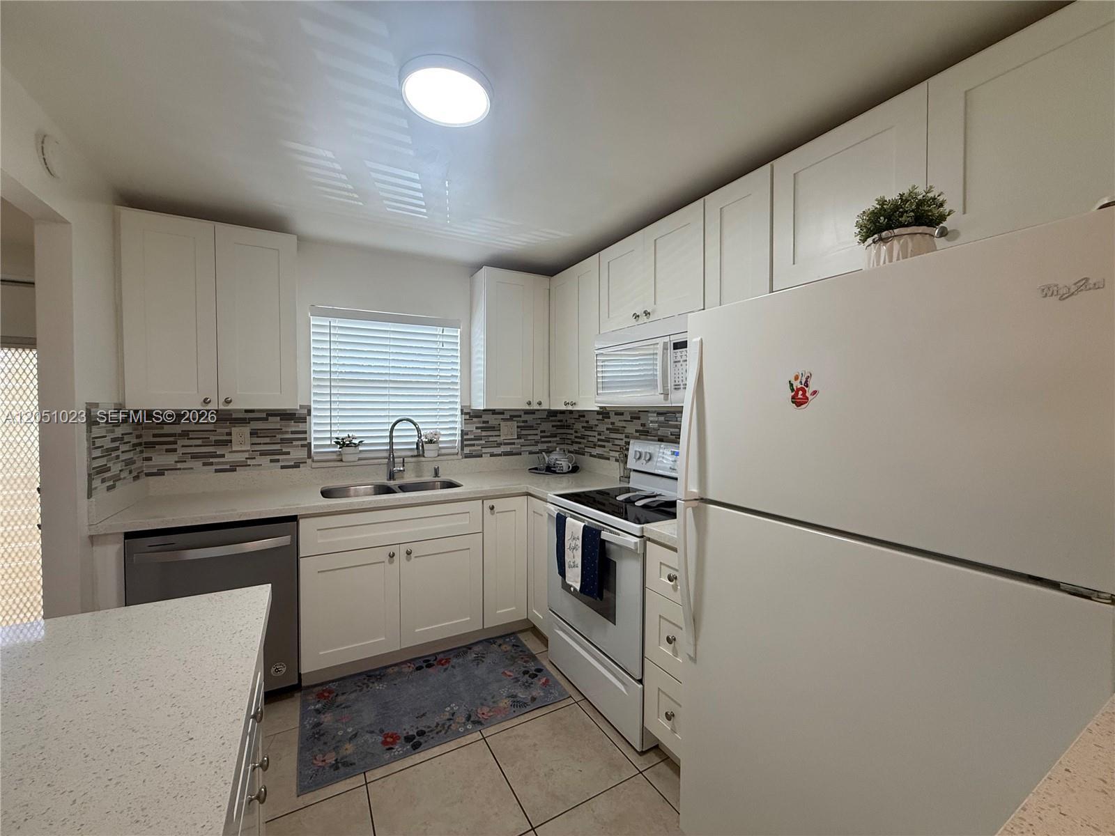 9540 Sunrise Lakes Blvd # 208, Sunrise FL 33322 photo 4