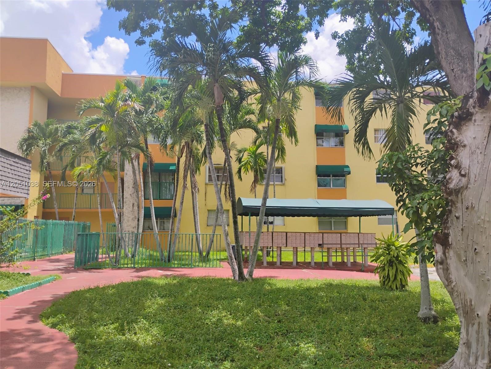 666 W 81st St # 414, Hialeah FL 33014