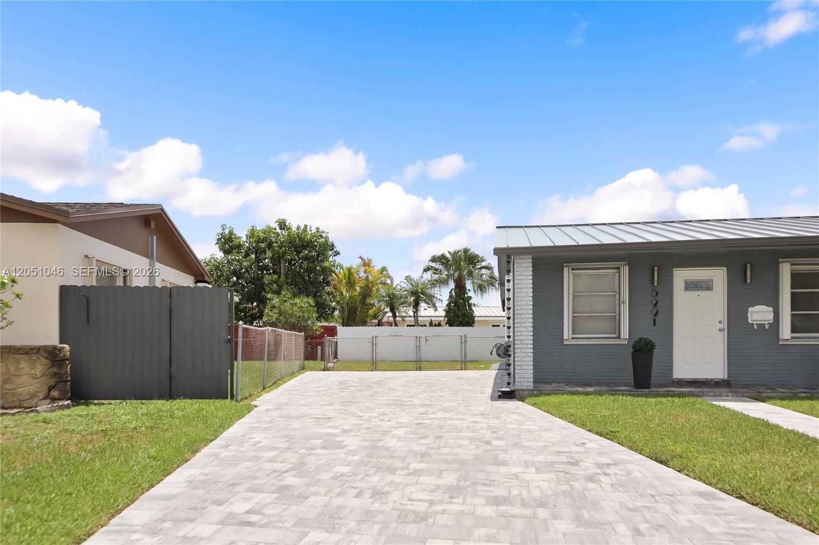 5221 SW 127th Pl, Miami FL 33175 photo 2