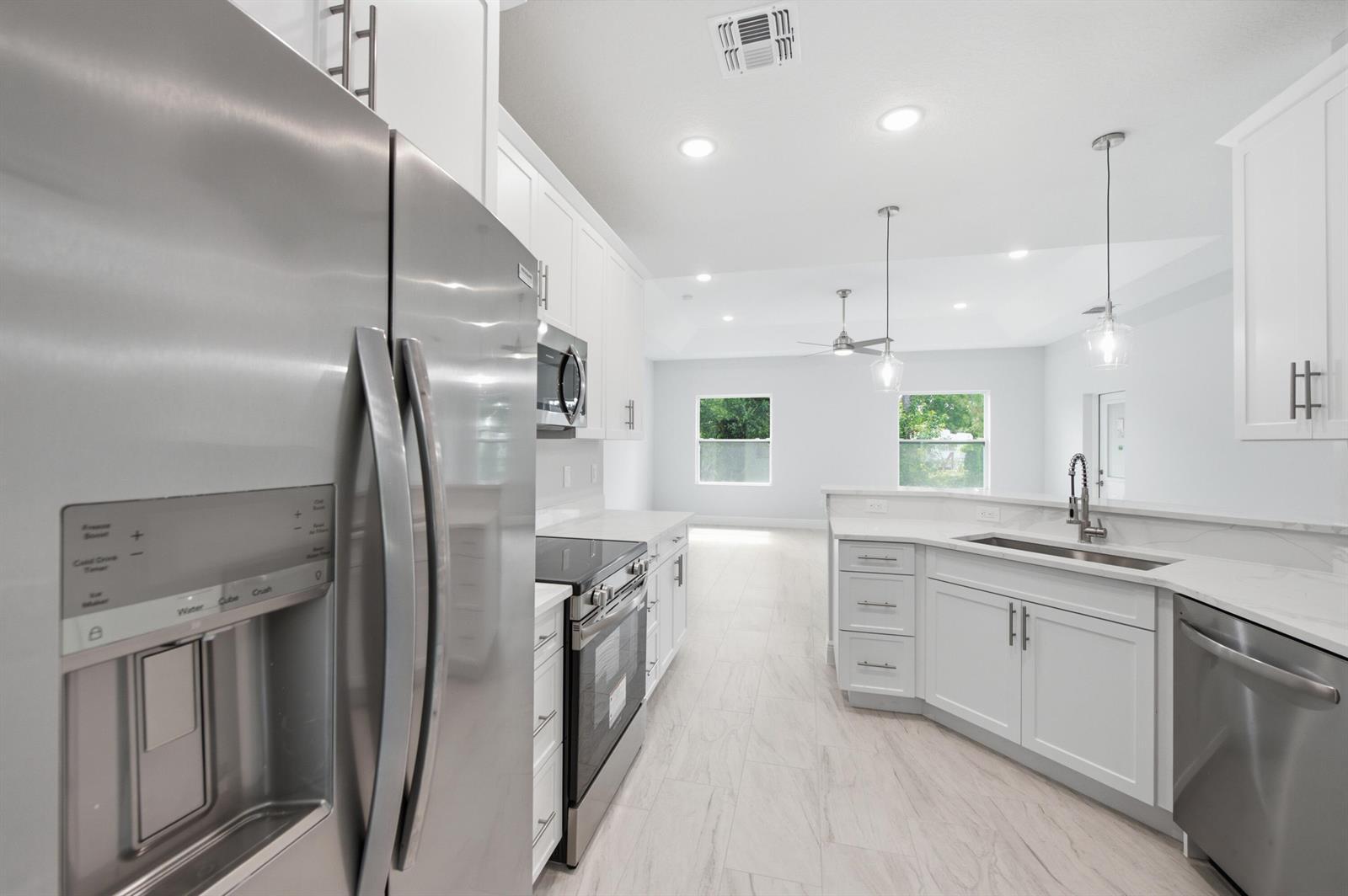 9366 103rd Court, Vero Beach FL 32967 photo 2