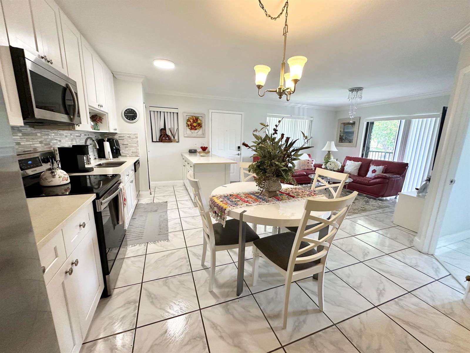 588 Trace Circle # 211, Deerfield Beach FL 33441 photo 5