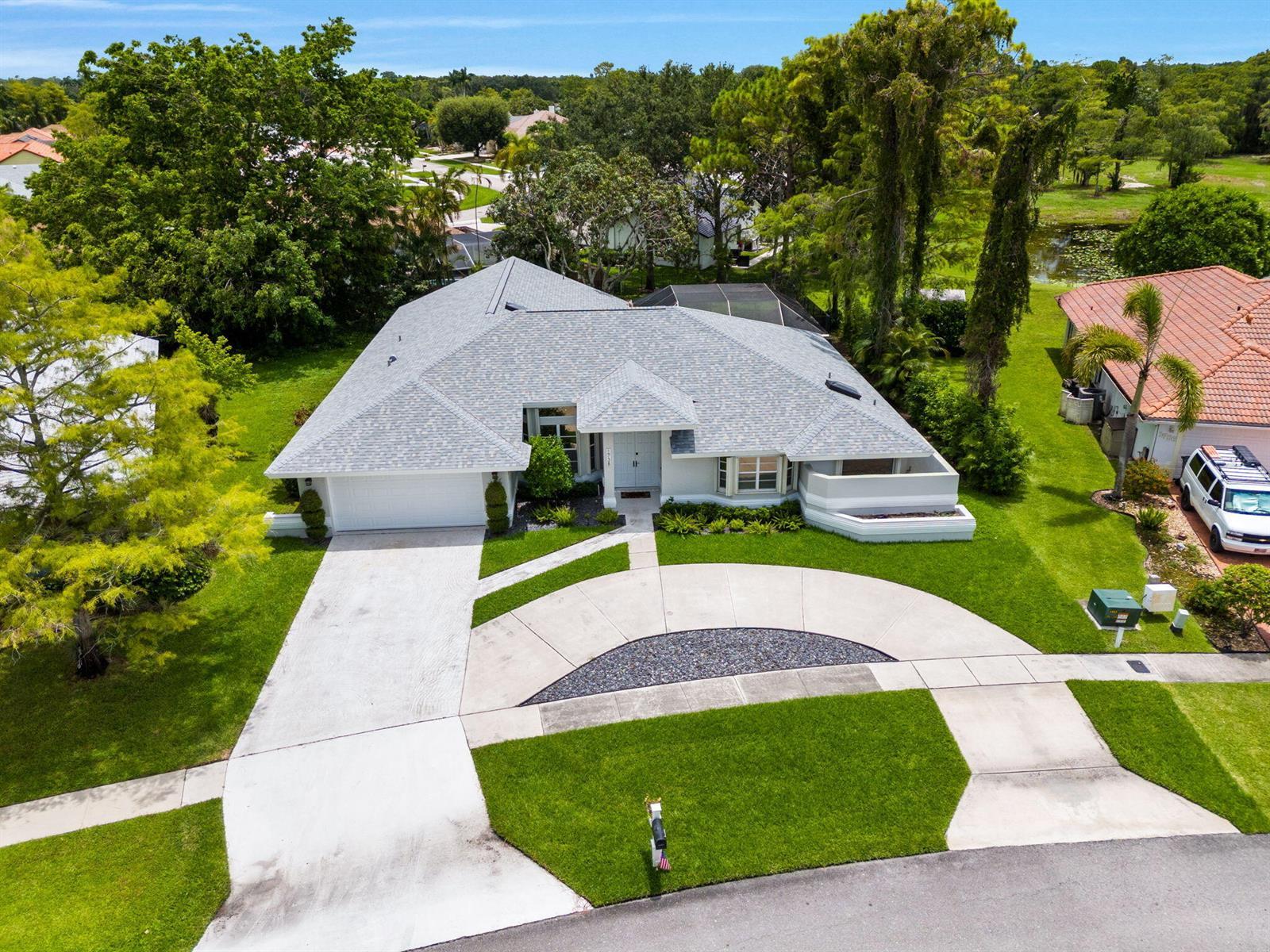 1738 Lindsey Court, Wellington FL 33414 photo 2