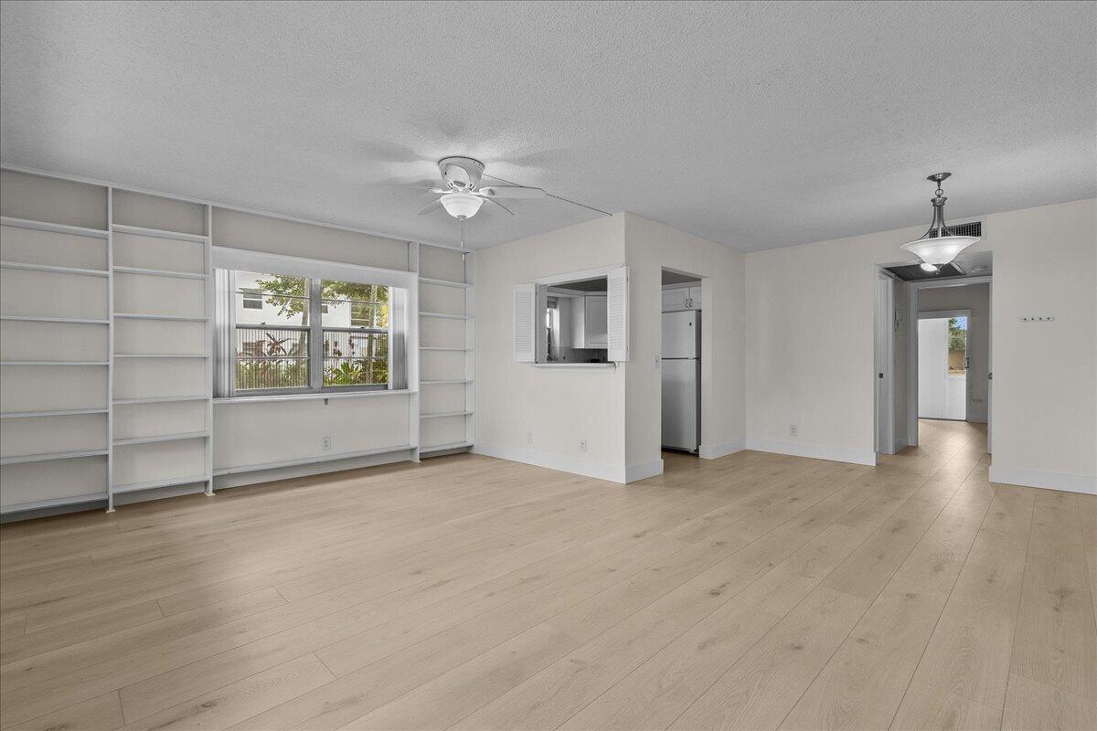 142 Kent I, West Palm Beach FL 33417 photo 2