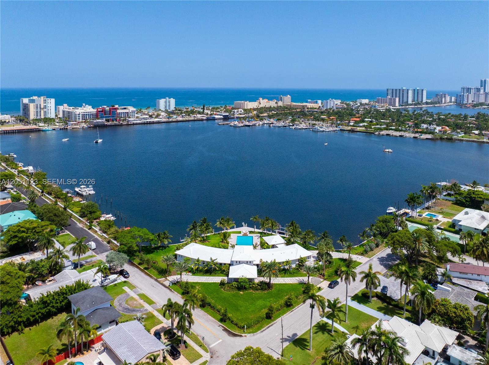 900 N Northlake Dr, Hollywood FL 33019 photo 2