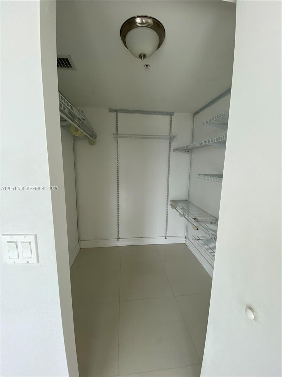 185 SW 7th St # 4100, Miami FL 33130 photo 5