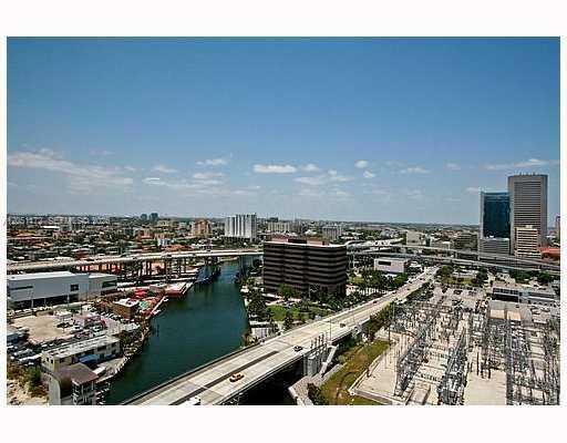 185 SW 7 ST # 3105, Miami FL 33130 photo 2
