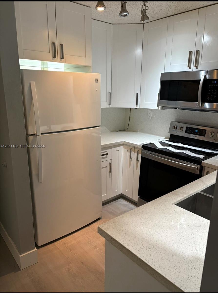 669 SW 37th Ave # 208, Miami FL 33135 photo 2