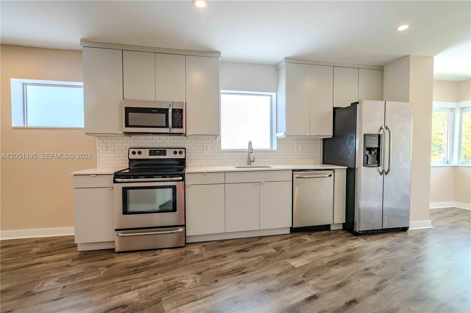 2400 NE 26th St # 8, Fort Lauderdale FL 33305 photo 4