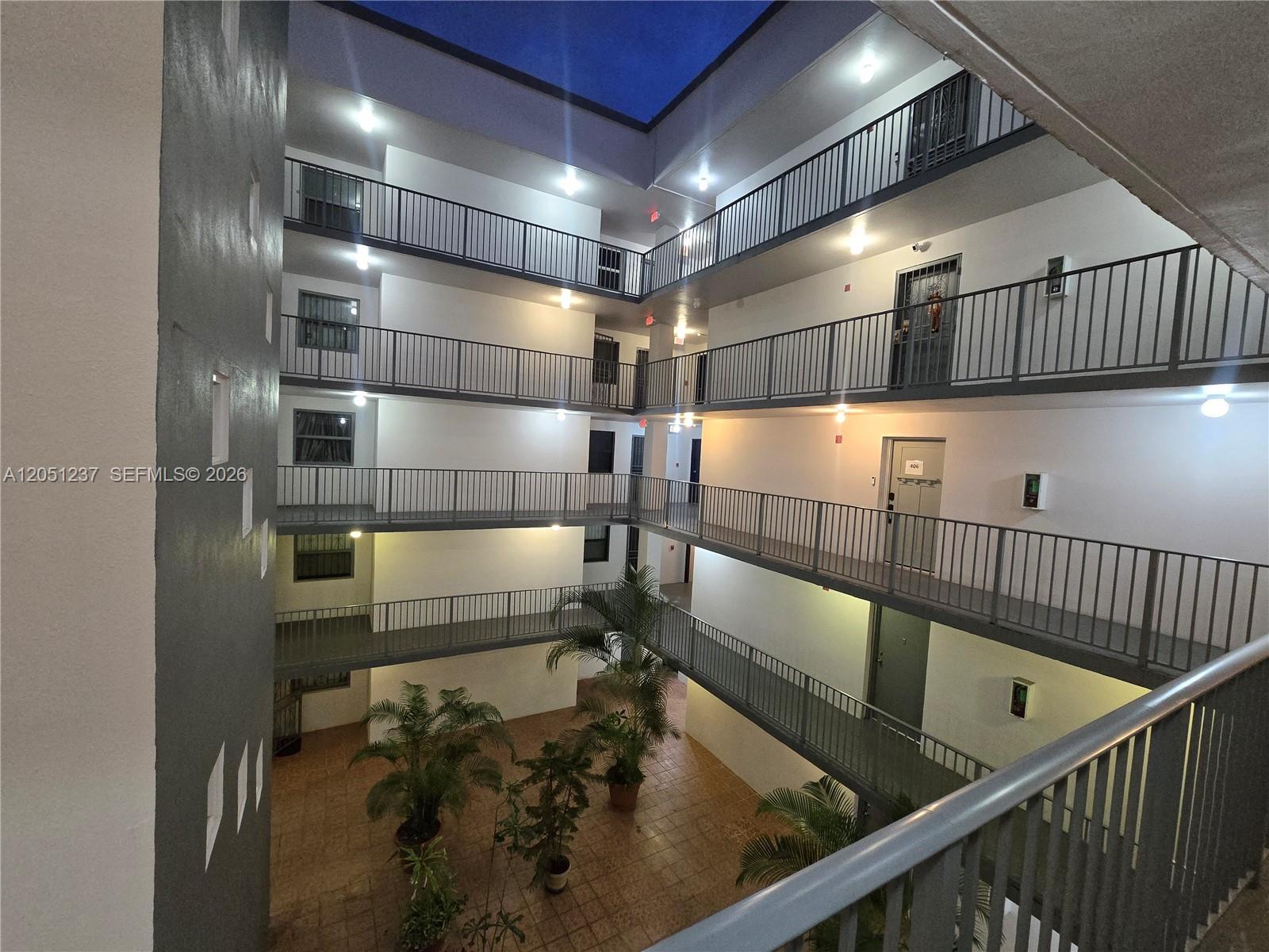 546 SW 1st ST # 607, Miami FL 33130 photo 4