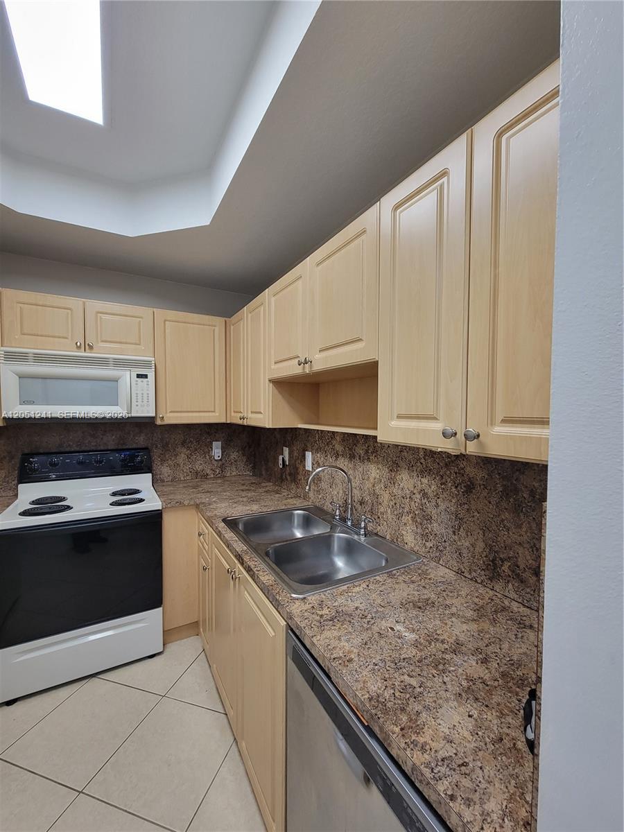 2335 Mariner Ct # 2806, Dania Beach FL 33312 photo 3