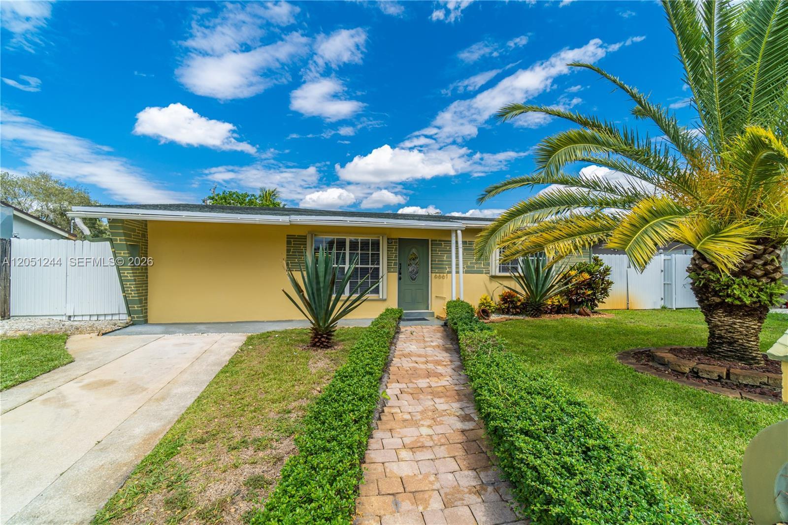 6661 Greene St, Hollywood FL 33024 photo 3