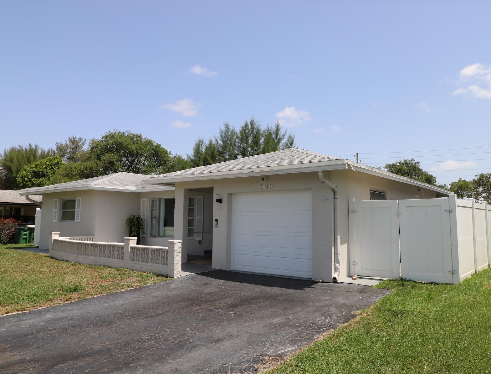 9410 NW 81st Court, Tamarac FL 33321 photo 2