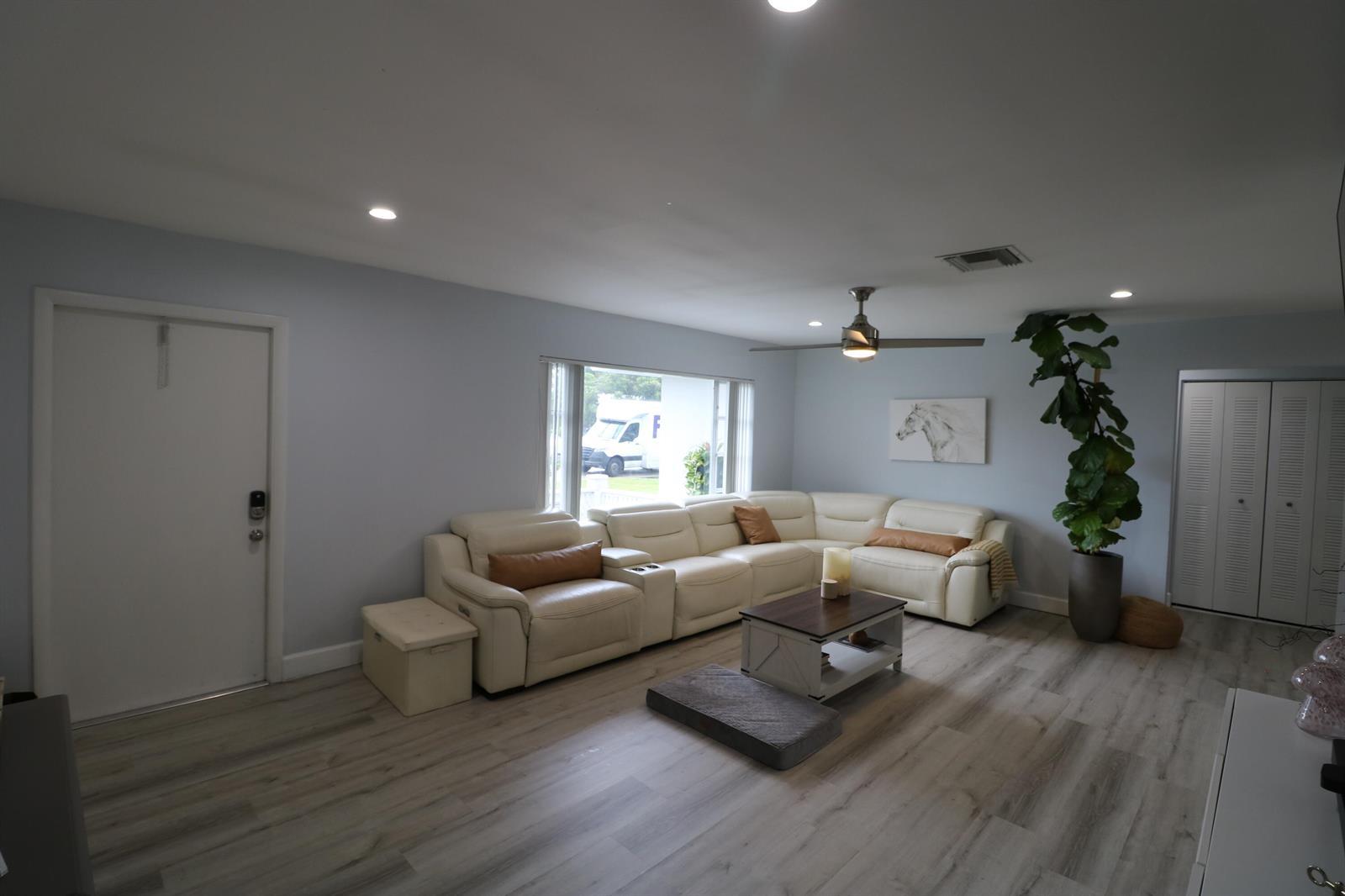 9410 NW 81st Court, Tamarac FL 33321 photo 5