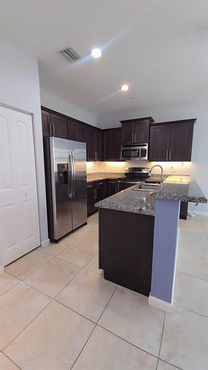 243 SW 7th Court # 243, Pompano Beach FL 33060 photo 3