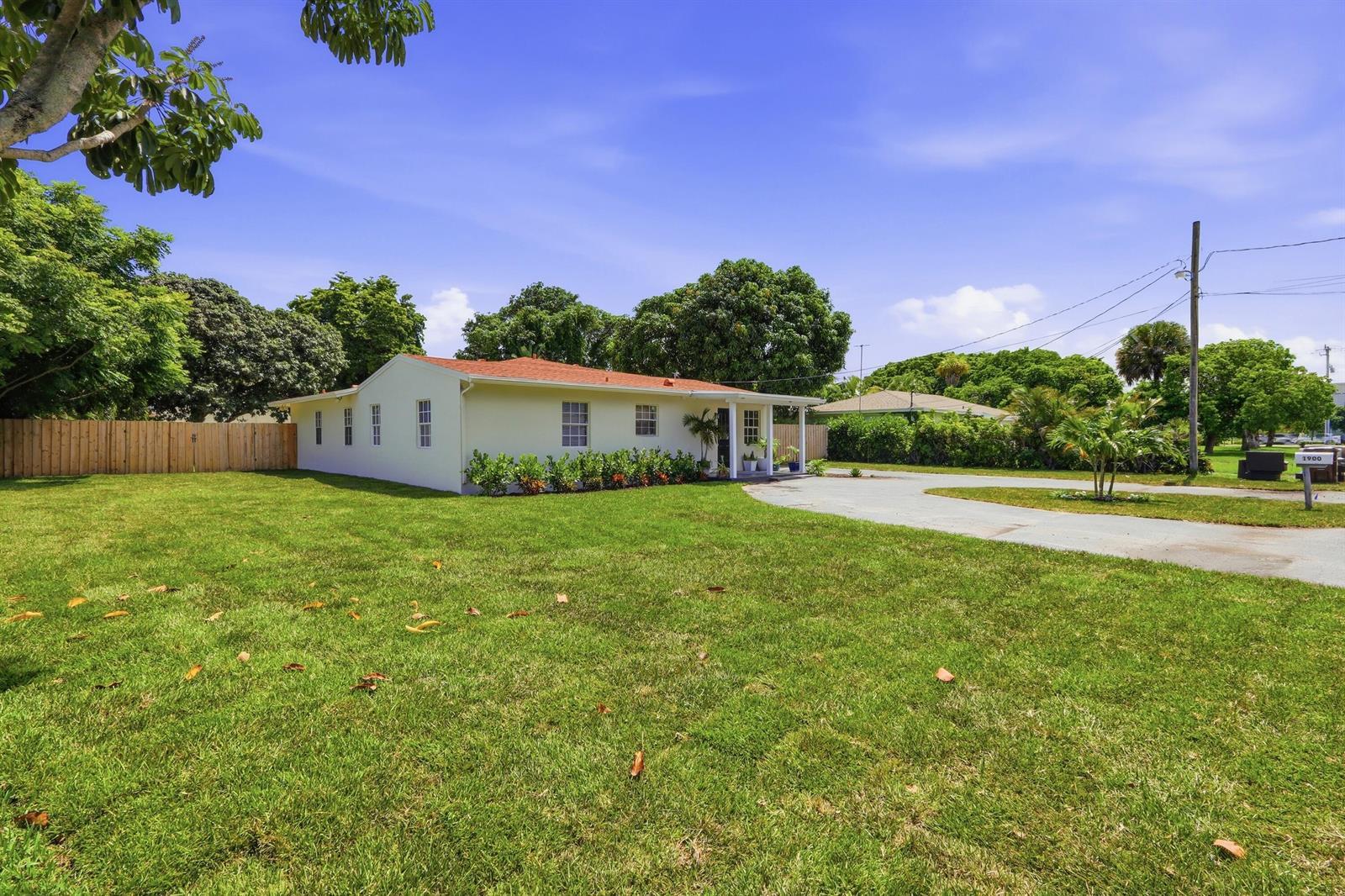 1900 Carissa Road, Lake Clarke Shores FL 33406 photo 2
