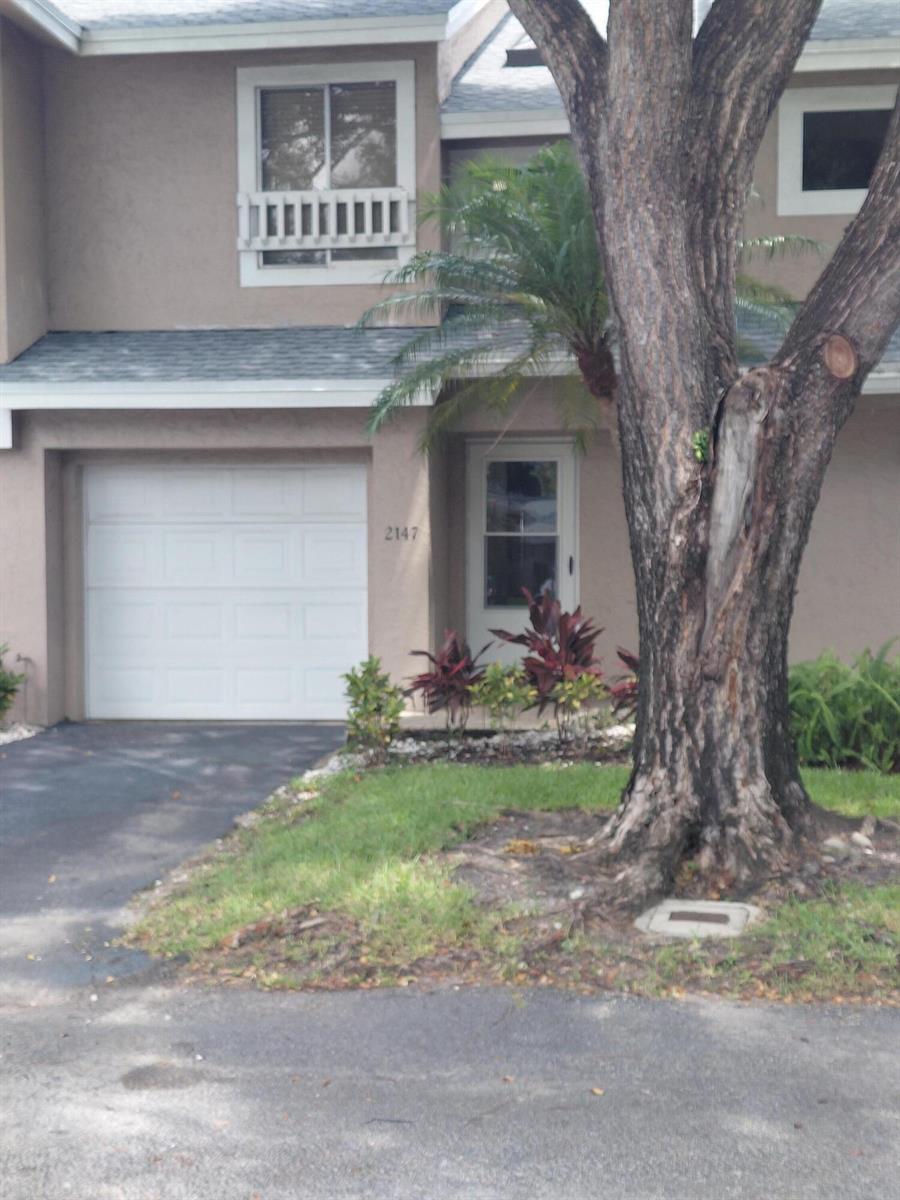 2147 Discovery Circle W, Deerfield Beach FL 33442 photo 2