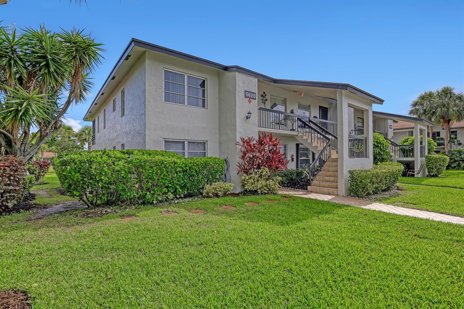 5620 Spindle Palm Court, Delray Beach FL 33484 photo 2