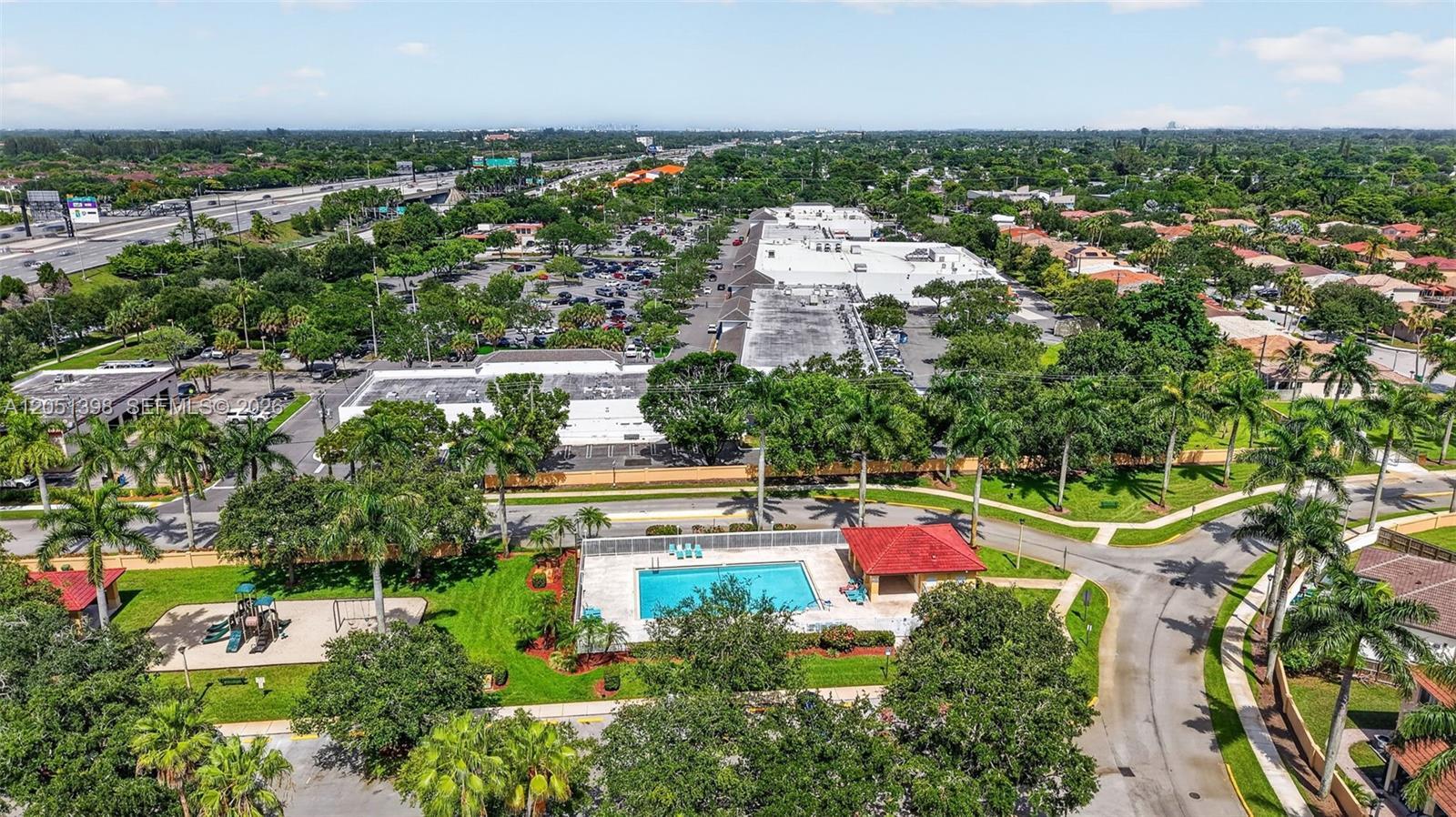 14147 N Forest Oak Cir, Davie FL 33325 photo 4