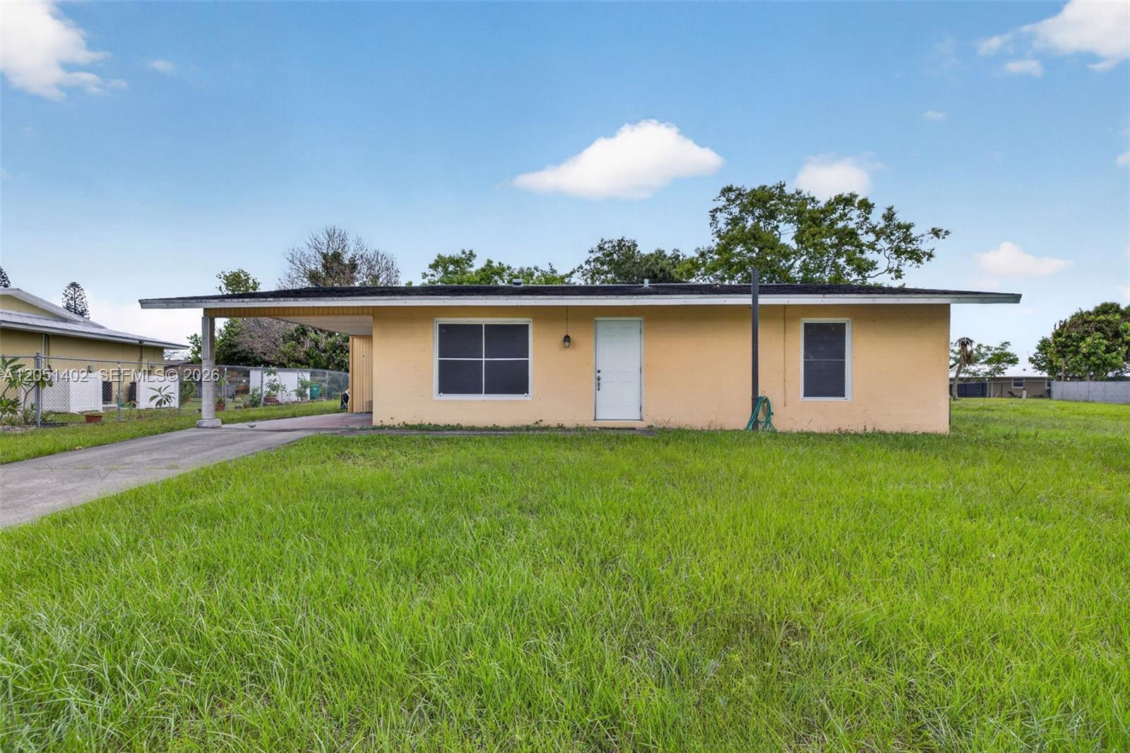 369 NE Camelot Dr, Port St. Lucie FL 34983 photo 2