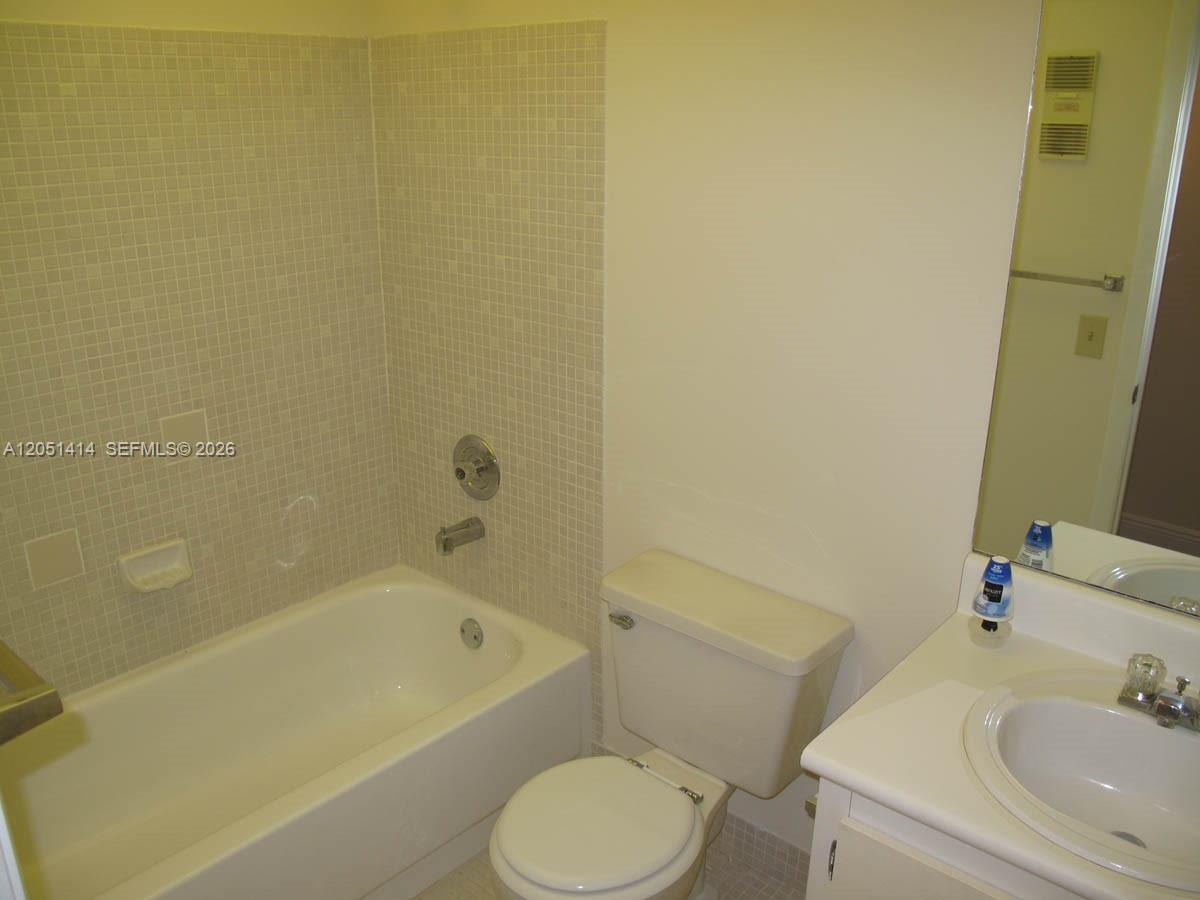 9632 S Belfort Cir # 204, Tamarac FL 33321 photo 4