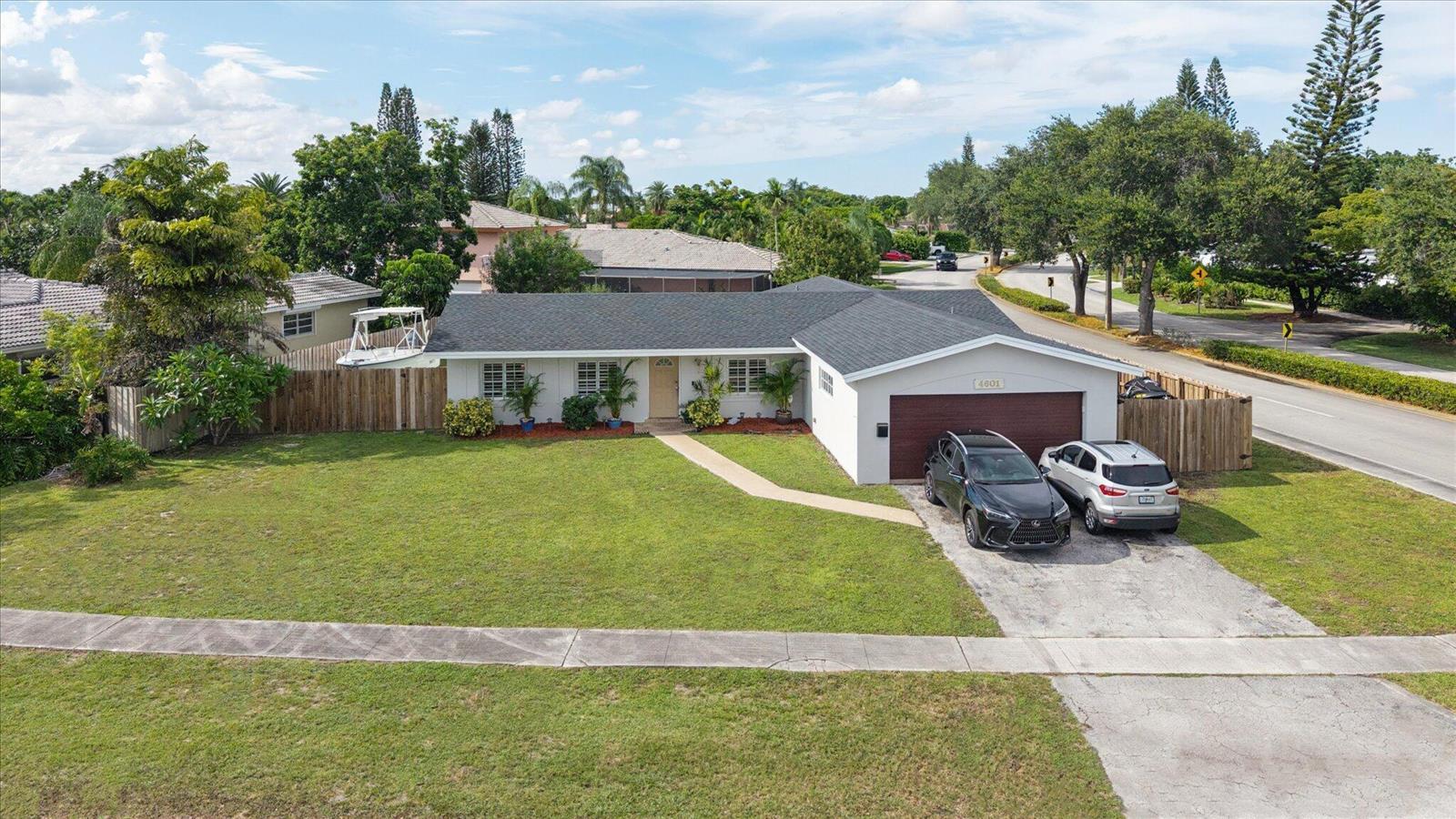 4601 W Hawthorne Circle, Hollywood FL 33021 photo 2