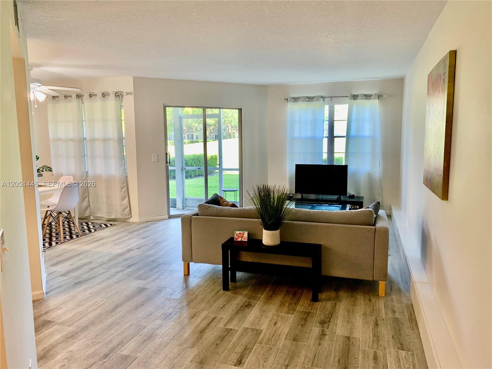 Pembroke Pines, FL 33027 photo 3