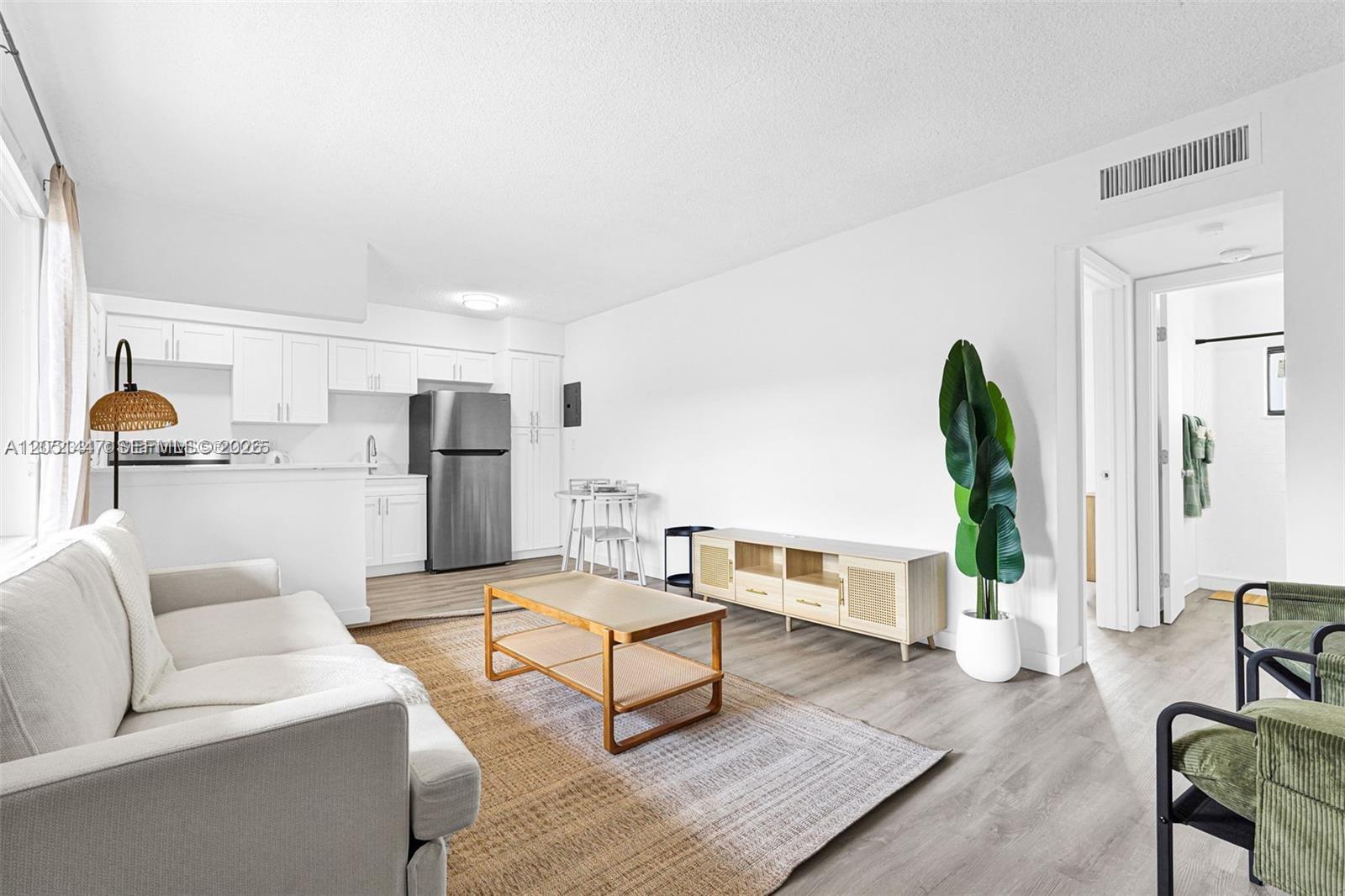 13210 Memorial Hwy # 208, North Miami FL 33161