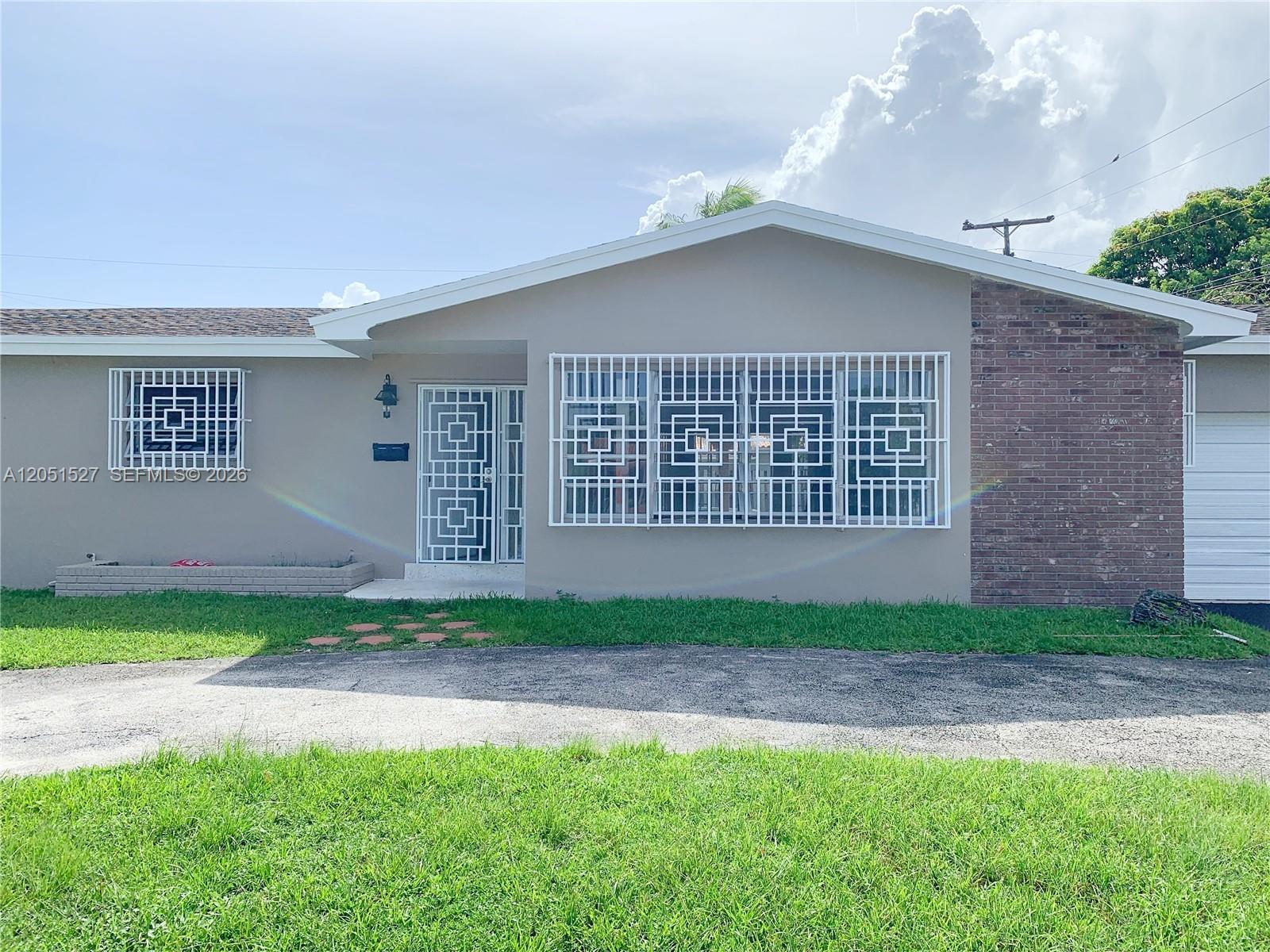 1820 SW 98th Ct, Miami FL 33165 photo 2