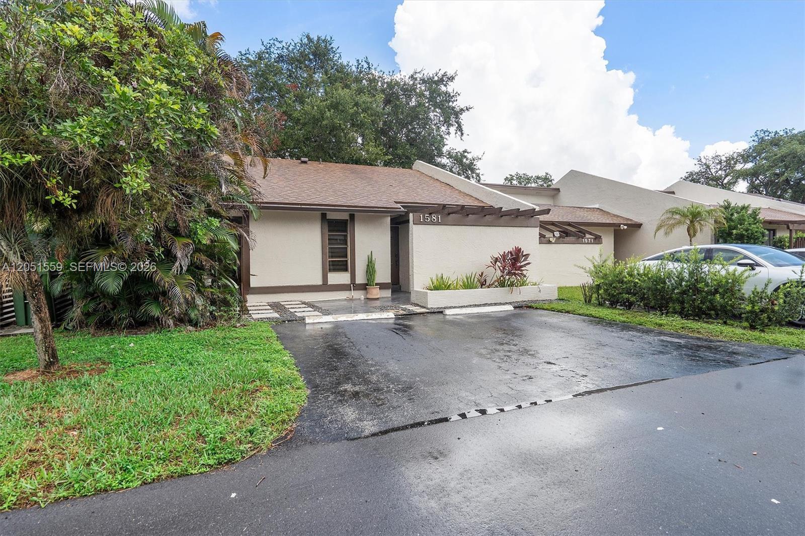 1581 NW 98th Way # 1581, Pembroke Pines FL 33024