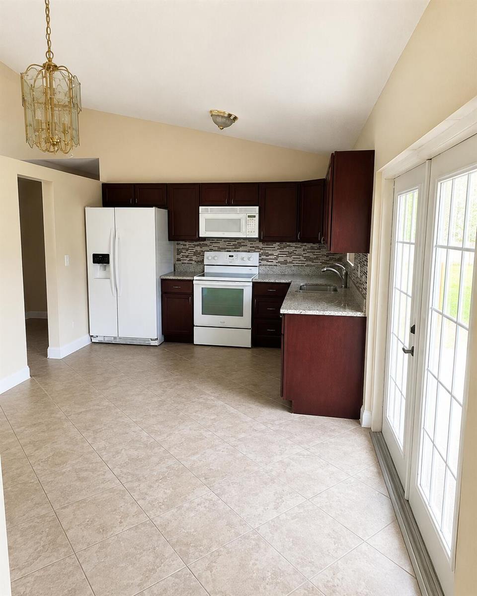 4231 SW 55th Avenue, Davie FL 33314 photo 2