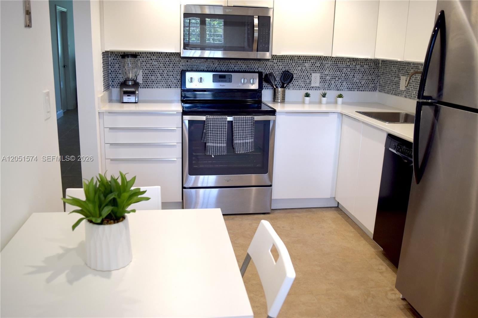 3970 Oaks Clubhouse Dr # 306, Pompano Beach FL 33069 photo 2