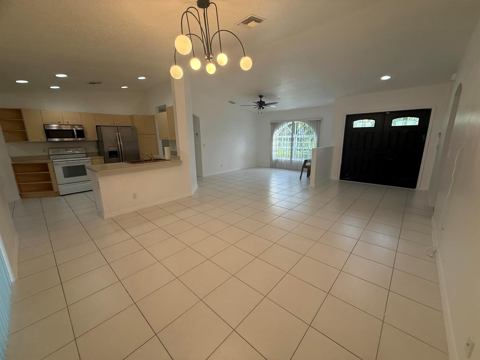 100 Cocoplum Circle, Royal Palm Beach FL 33411 photo 4