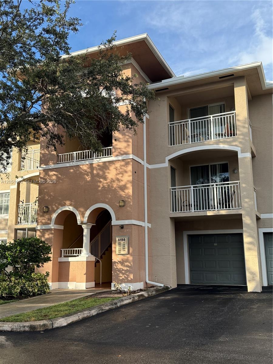 6466 Emerald Dunes Dr # 206, West Palm Beach FL 33411