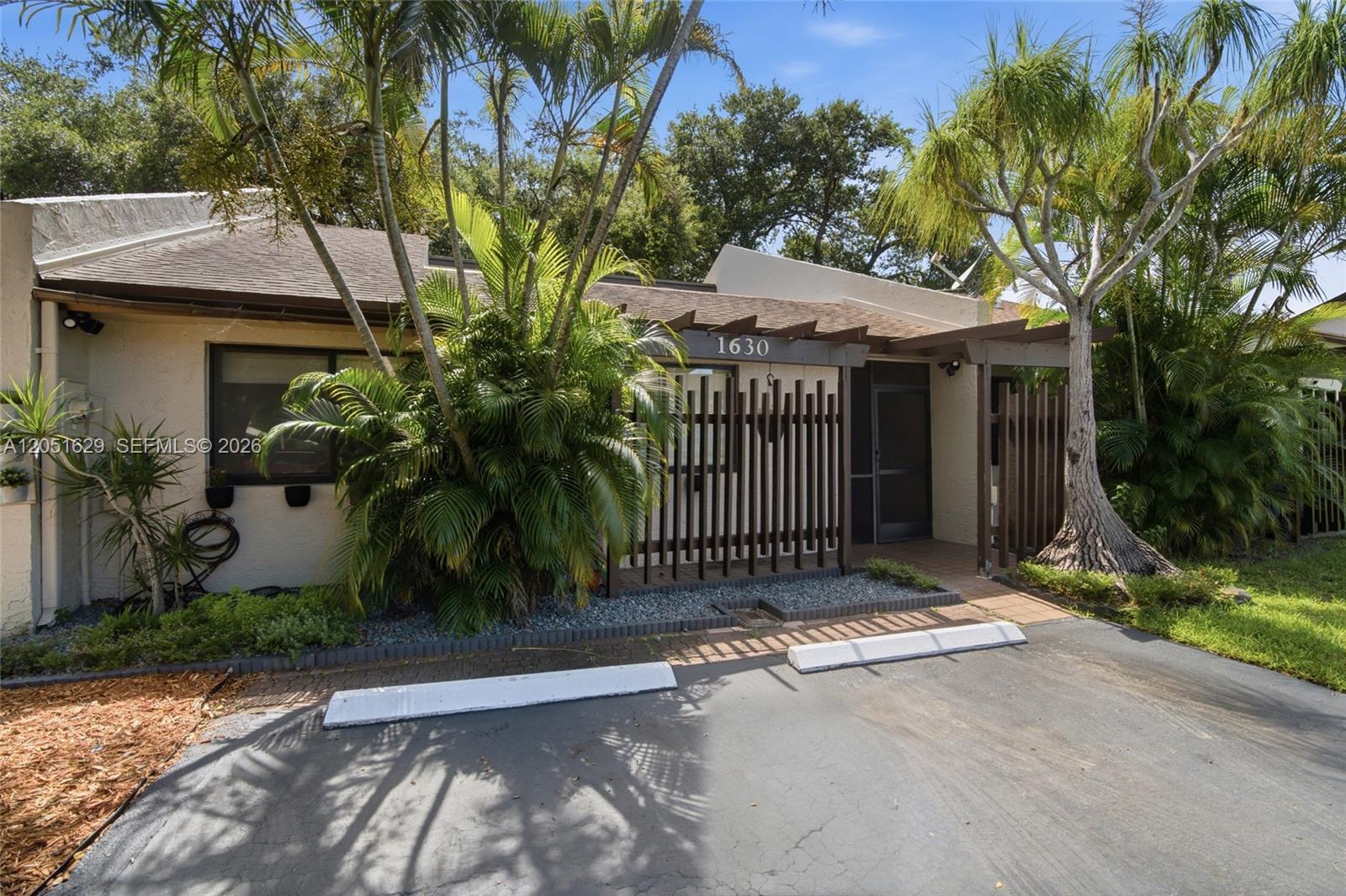 1630 NW 98th Ter, Pembroke Pines FL 33024