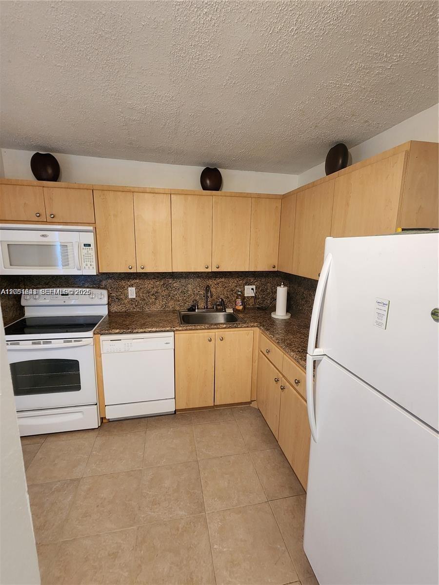 950 Hillcrest Dr # 102, Hollywood FL 33021 photo 5