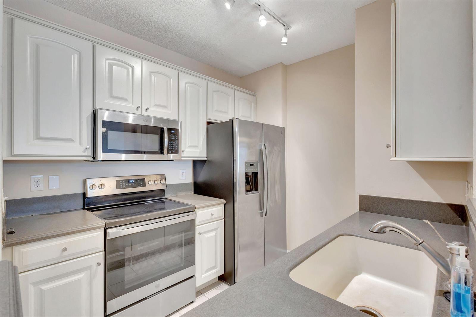 780 S Sapodilla Avenue # 203, West Palm Beach FL 33401 photo 4