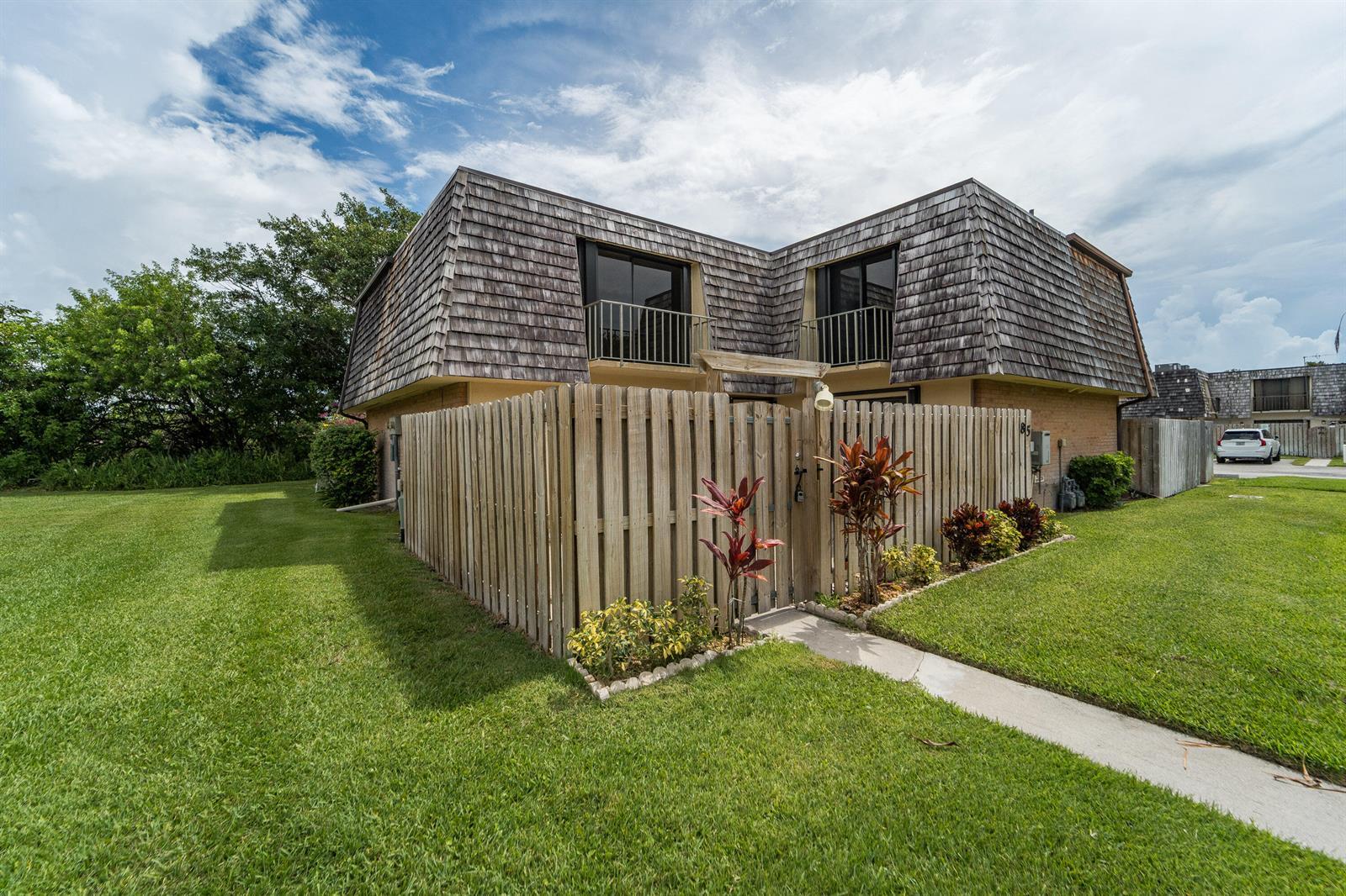 85 Lake Arbor Drive, Palm Springs FL 33461 photo 2