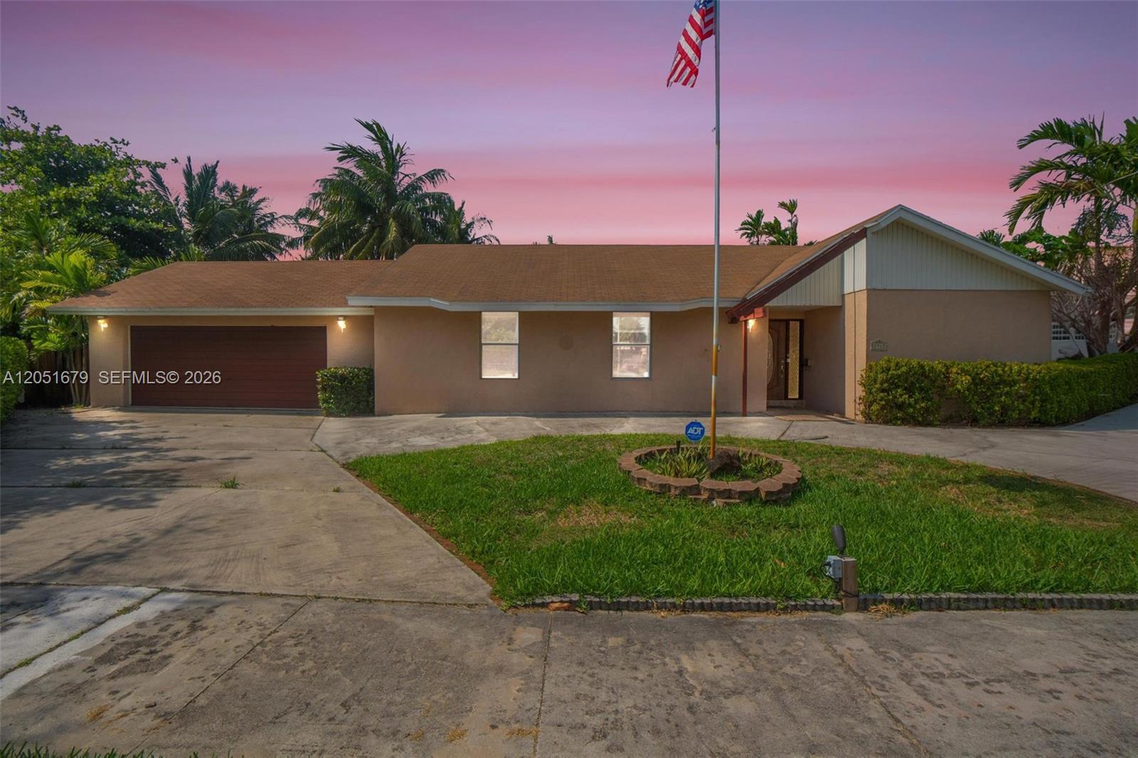 2917 Mckinley St, Hollywood FL 33020 photo 2