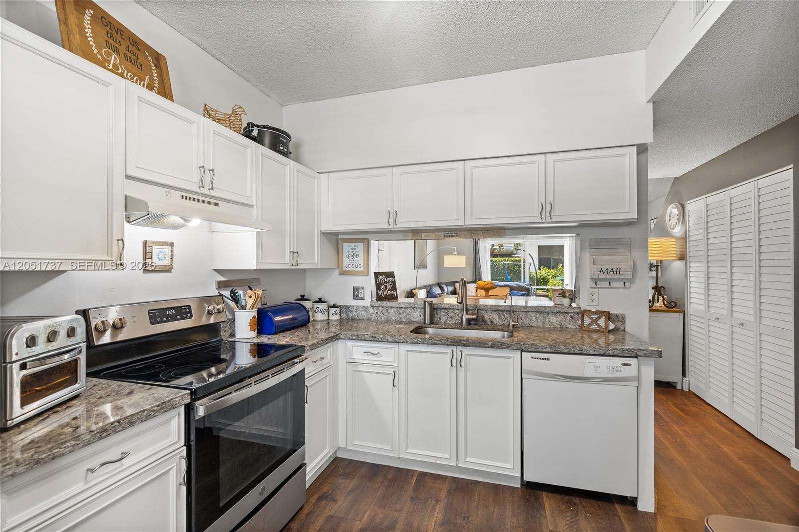 9928 NW 57th Manor, Coral Springs FL 33076 photo 2