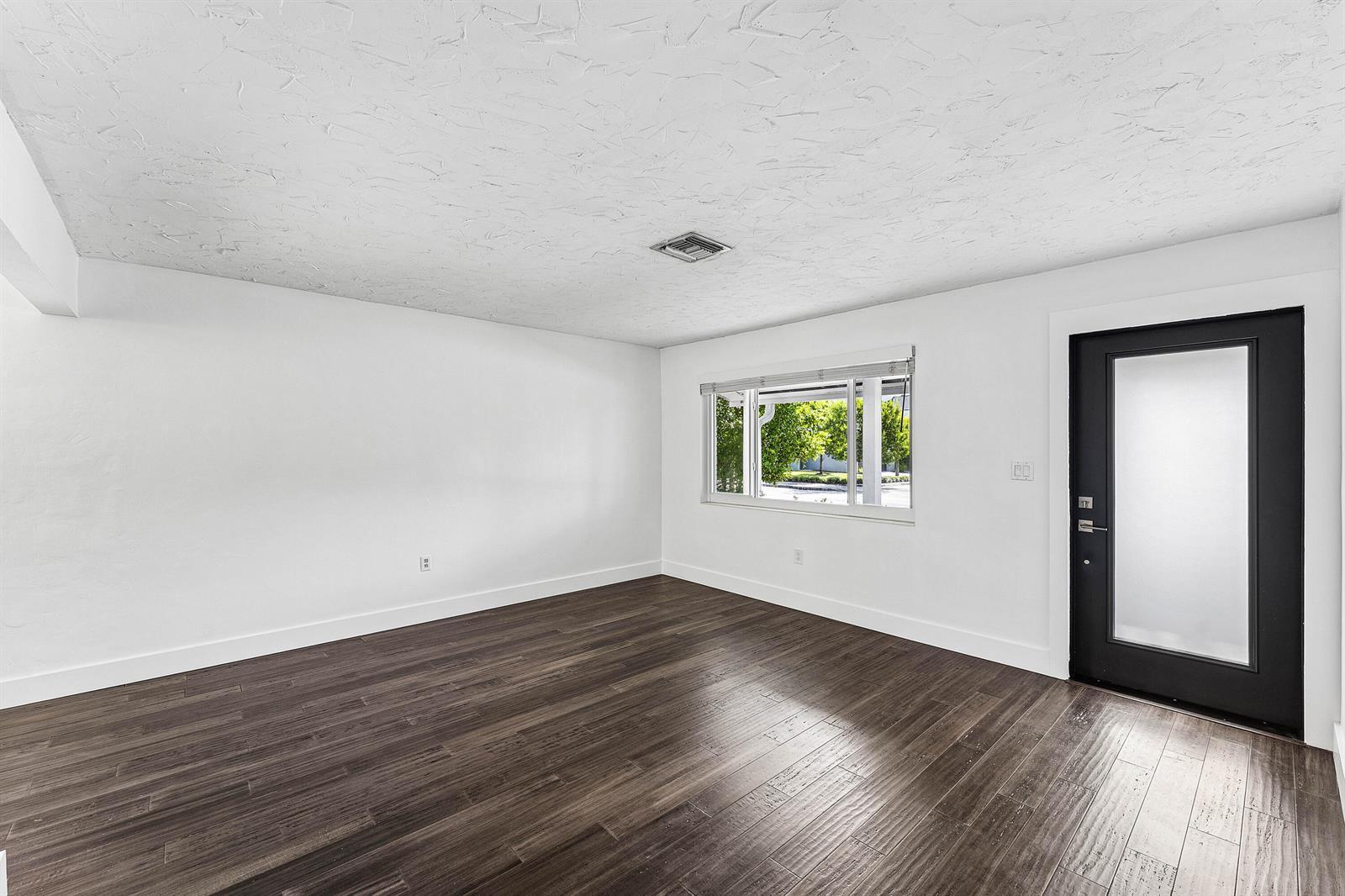 2105 N Federal Highway, FL 33460 photo 4