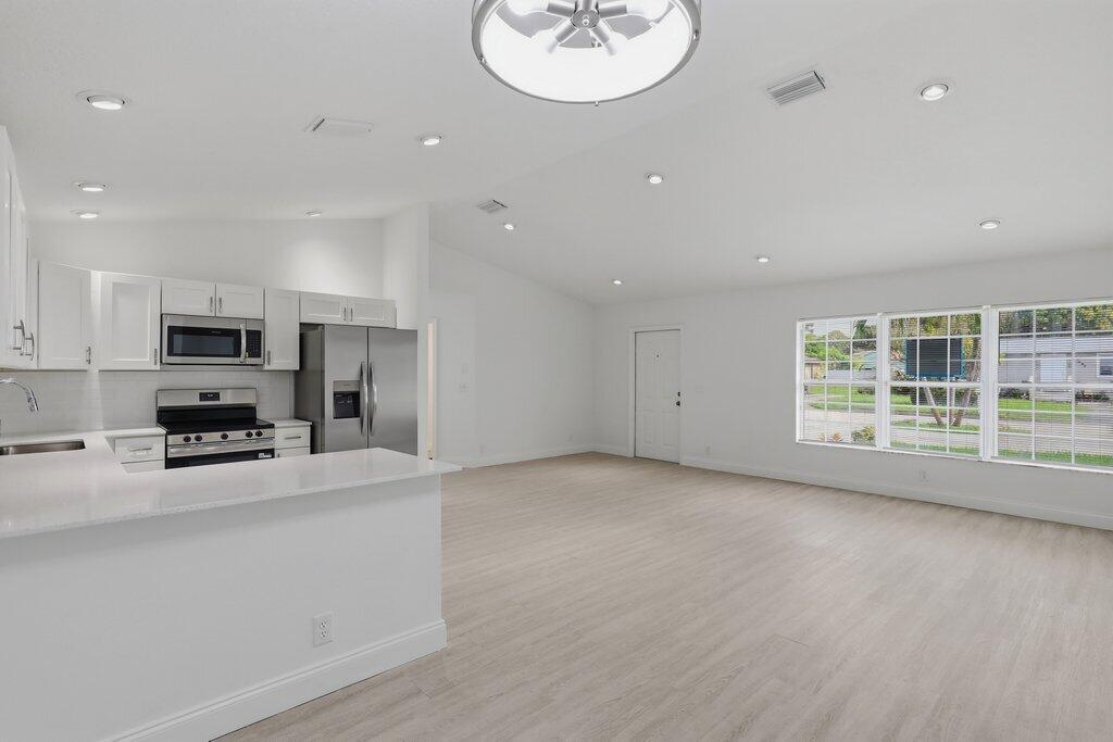 6900 2nd St Street, Jupiter FL 33458 photo 2