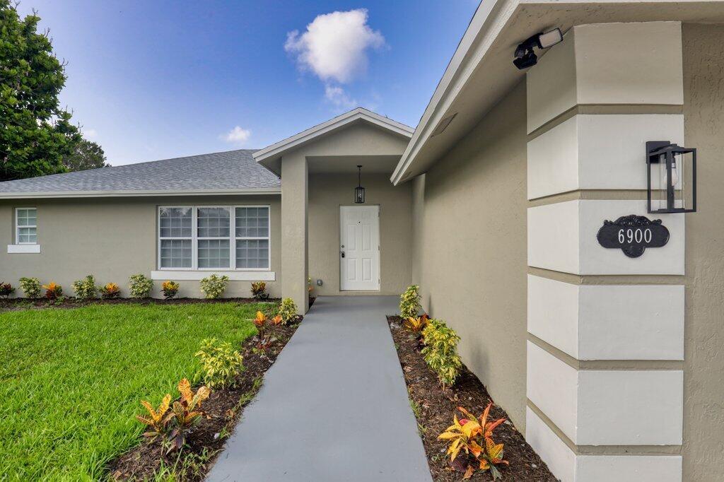6900 2nd St Street, Jupiter FL 33458